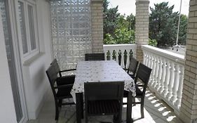 Apartmani S Dvije Spavace Sobe 4 Osobe